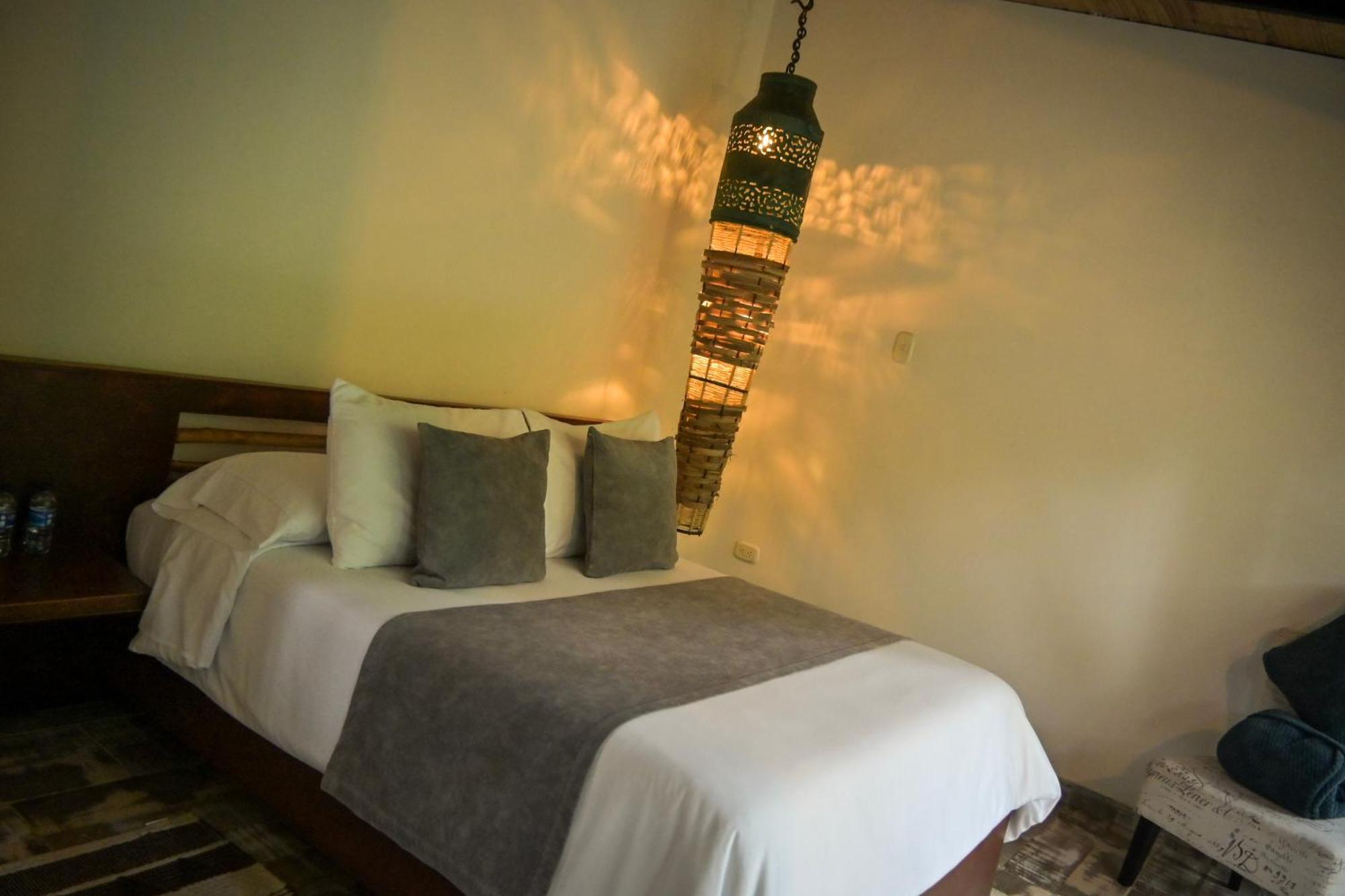 Hotel Visperas Санта Роса де Кабал Екстериор снимка